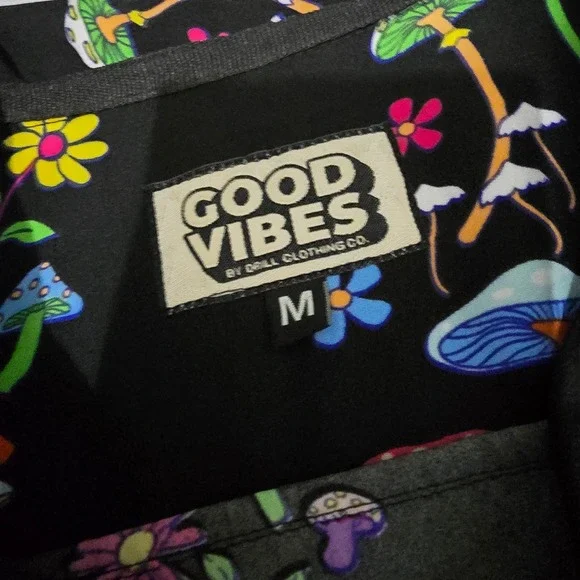Good Vibes Mushroom Button Up Shirt Short Sleeve Colorful Print Size M - Picture 5 of 6